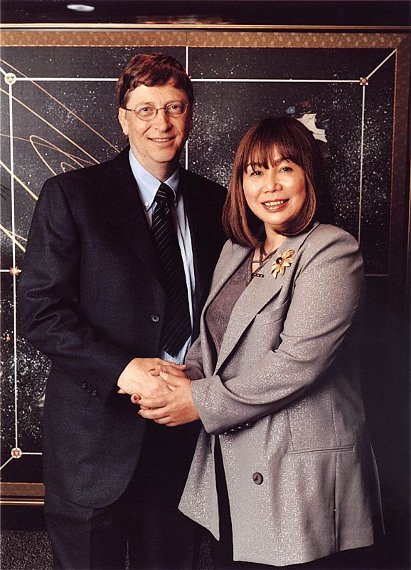 bill gate xuất hiện tại khách sạn New Otani Tokyo